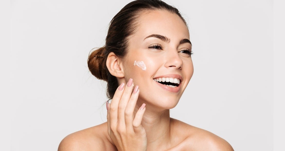 Qual o melhor horário para tomar sol? Dermatologista explica